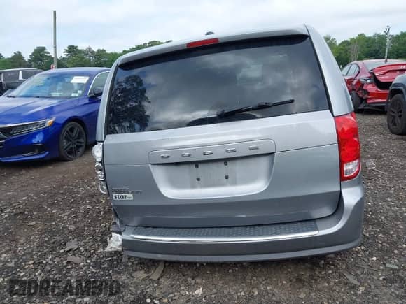 2019 Dodge Grand Caravan SE z VIN 2C4RDGBG5KR805516, wystawiony jako IAAI lot #42680617 z przebiegiem 45 585 mil mil oraz . Historia ofert i sprzedaży dostępna na DreamBid. Obrazek 16.