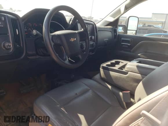 2015 Chevrolet Silverado 2500HD z VIN 1GB2KUEG6FZ131927, wystawiony jako Copart lot #61643155 z przebiegiem 183 962 mil mil oraz Szkoda całkowita • Salvage title. Historia ofert i sprzedaży dostępna na DreamBid. Obrazek 8.