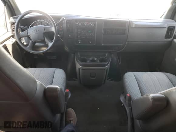 2007 Chevrolet Express Passenger с VIN 1GAHG39U371146850, выставлен на аукционе Copart как лот 60871514 с пробегом 95 533 миль миль и Списание • Salvage title. История ставок и продаж доступна на DreamBid. Изображение 8.