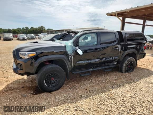 2022 Toyota Tacoma SR z VIN 3TYCZ5AN8NT066752, wystawiony jako Copart lot #70683985 z przebiegiem Nie podano mil oraz Szkoda całkowita • Salvage title. Historia ofert i sprzedaży dostępna na DreamBid. Obrazek 1.