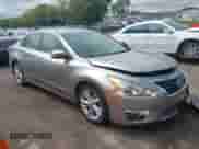 2015 Nissan Altima S z VIN 1N4AL3AP8FC120778, wystawiony jako IAAI lot #43308634 z przebiegiem 135 484 mil mil oraz . Historia ofert i sprzedaży dostępna na DreamBid. Obrazek 1.