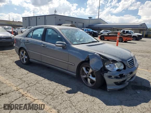 2005 Mercedes-Benz C 230 Kompressor с VIN WDBRF40J65F699028, выставлен на аукционе Copart как лот 81838625 с пробегом 108 311 миль миль и Списание • Salvage title. История ставок и продаж доступна на DreamBid. Изображение 4.