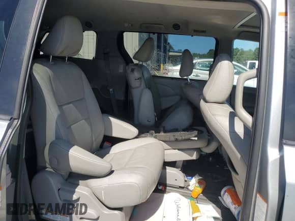 2020 Toyota Sienna XLE Auto Access Seat z VIN 5TDYZ3DC4LS025967, wystawiony jako Copart lot #60967855 z przebiegiem 116 044 mil mil oraz Szkoda całkowita • Salvage title. Historia ofert i sprzedaży dostępna na DreamBid. Obrazek 11.