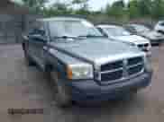 2005 Dodge Dakota z VIN 1D7HW22N85S140207, wystawiony jako IAAI lot #42644745 z przebiegiem 137 990 mil mil oraz . Historia ofert i sprzedaży dostępna na DreamBid. Obrazek 1.