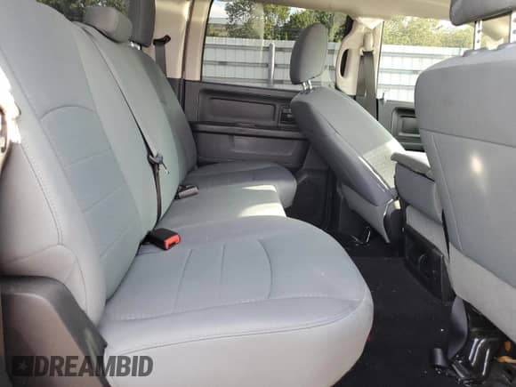 2018 Ram 1500 Express z VIN 1C6RR6KG7JS100443, wystawiony jako Copart lot #55968095 z przebiegiem 98 465 mil mil oraz Nie do naprawy • Non repairable. Historia ofert i sprzedaży dostępna na DreamBid. Obrazek 10.