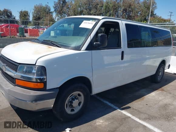 2009 Chevrolet Express Passenger с VIN 1GAHG39K991101137, выставлен на аукционе IAAI как лот 42676691 с пробегом 157 179 миль миль и . История ставок и продаж доступна на DreamBid. Изображение 17.