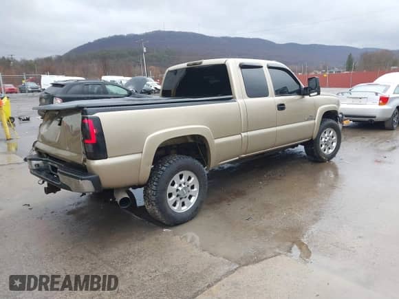2004 Chevrolet Silverado 2500HD LS с VIN 1GCHK29174E134422, выставлен на аукционе IAAI как лот 41728971 с пробегом 265 130 миль миль и . История ставок и продаж доступна на DreamBid. Изображение 4.