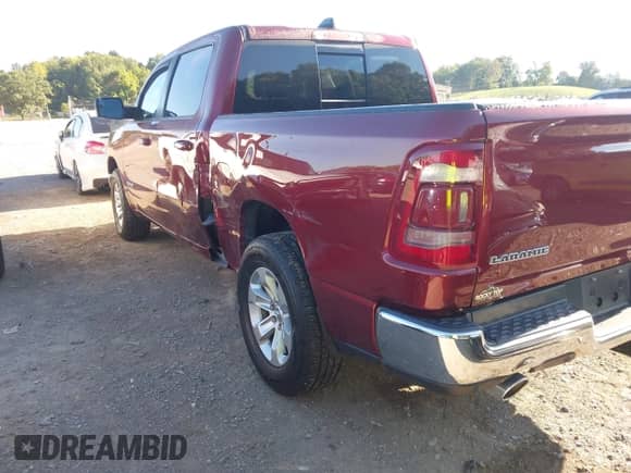 2023 Ram 1500 Laramie z VIN 1C6SRFJT3PN537895, wystawiony jako IAAI lot #43062763 z przebiegiem 12 180 mil mil oraz . Historia ofert i sprzedaży dostępna na DreamBid. Obrazek 3.