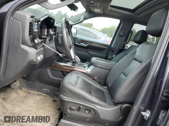 2022 GMC Sierra 1500 Elevation z VIN 3GTUUCED5NG610028, wystawiony jako Copart lot #55316315 z przebiegiem 24 735 mil mil oraz Szkoda całkowita • Salvage title. Historia ofert i sprzedaży dostępna na DreamBid. Obrazek 7.