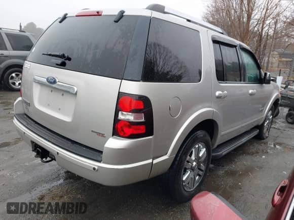 2006 Ford Explorer Limited with VIN 1FMEU75E06UA78072, listed as a IAAI auction lot 41565453 with 196,902 mi miles and . Bid and sale history available at DreamBid. Image 4.