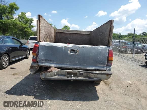 2001 GMC Sierra 1500 SL with VIN 1GTEC14W21Z187496, listed as a Copart auction lot 63243275 with 251,682 mi miles and Salvage title. Bid and sale history available at DreamBid. Image 6.