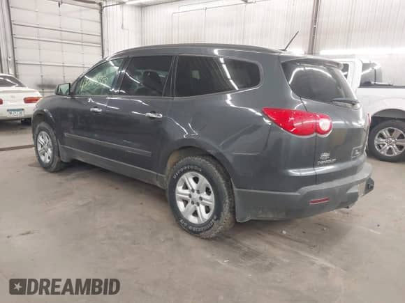 2009 Chevrolet Traverse LS z VIN 1GNEV13D19S109796, wystawiony jako IAAI lot #43386599 z przebiegiem 198 354 mil mil oraz . Historia ofert i sprzedaży dostępna na DreamBid. Obrazek 3.
