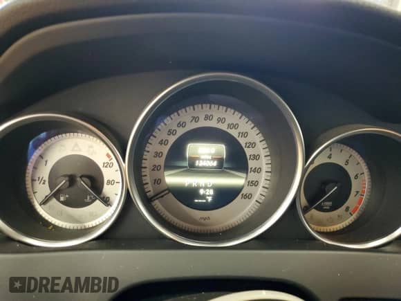 2013 Mercedes-Benz C 300 Luxury z VIN WDDGF8AB5DA780045, wystawiony jako Copart lot #84915775 z przebiegiem 134 064 mil mil oraz Szkoda całkowita • Salvage title. Historia ofert i sprzedaży dostępna na DreamBid. Obrazek 9.