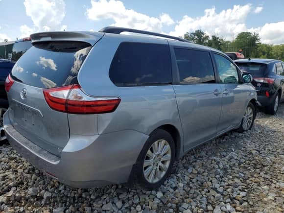 2016 Toyota Sienna LE with VIN 5TDJK3DC8GS134217, listed as a Copart auction lot 67264055 with 102,631 mi miles and Salvage title. Bid and sale history available at DreamBid. Image 3.