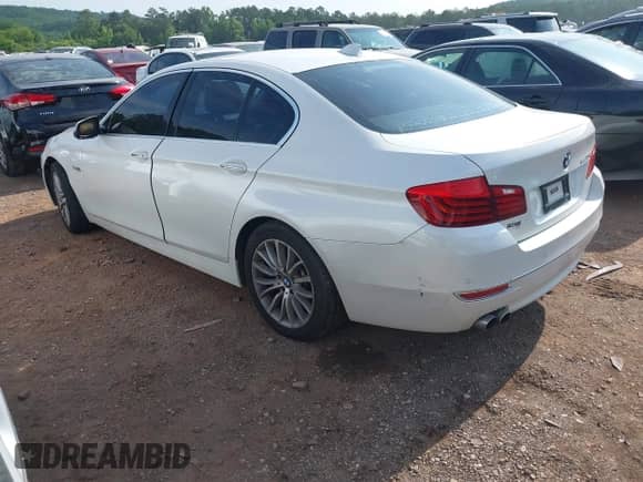 2015 BMW 5 Series 528i с VIN WBA5A5C59FD522387, выставлен на аукционе IAAI как лот 42465122 с пробегом 133 903 миль миль и . История ставок и продаж доступна на DreamBid. Изображение 3.