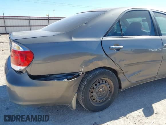 2005 Toyota Camry STD с VIN 4T1BE32K35U623697, выставлен на аукционе IAAI как лот 43491905 с пробегом 182 067 миль миль и . История ставок и продаж доступна на DreamBid. Изображение 6.