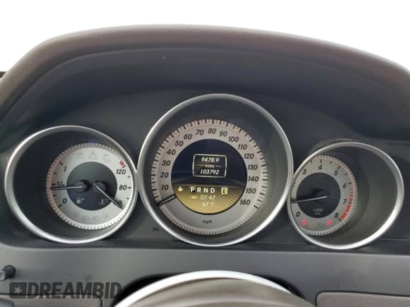 2012 Mercedes-Benz C 350 z VIN WDDGJ5HBXCF853270, wystawiony jako Copart lot #53367035 z przebiegiem 103 792 mil mil oraz Szkoda całkowita • Salvage title. Historia ofert i sprzedaży dostępna na DreamBid. Obrazek 9.