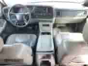 2001 Chevrolet Suburban LS z VIN 3GNFK16T01G208153, wystawiony jako Copart lot #68211525 z przebiegiem 261 471 mil mil oraz Szkoda całkowita • Salvage title. Historia ofert i sprzedaży dostępna na DreamBid. Obrazek 8.