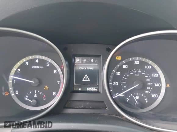 2017 Hyundai Santa Fe SE z VIN KM8SM4HF1HU243832, wystawiony jako IAAI lot #43320326 z przebiegiem 86 588 mil mil oraz . Historia ofert i sprzedaży dostępna na DreamBid. Obrazek 7.