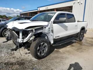 2019 Ram 1500 Rebel z VIN 1C6SRFLT5KN554347, wystawiony jako Copart lot #84263155 z przebiegiem 79 238 mil mil oraz Szkoda całkowita • Salvage title. Historia ofert i sprzedaży dostępna na DreamBid. Obrazek 1.
