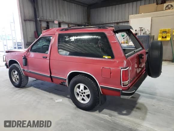 1992 Chevrolet Blazer z VIN 1GNCT18Z6N0130621, wystawiony jako Copart lot #76988724 z przebiegiem 171 202 mil mil oraz Szkoda całkowita • Salvage title. Historia ofert i sprzedaży dostępna na DreamBid. Obrazek 2.