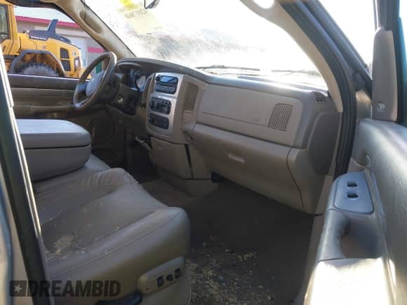 2005 Dodge 2500 SLT z VIN 3D7KS28C25G821624, wystawiony jako IAAI lot #42017860 z przebiegiem 180 058 mil mil oraz . Historia ofert i sprzedaży dostępna na DreamBid. Obrazek 5.