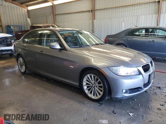 2010 BMW 3 Series 328i xDrive with VIN WBAPK7C50AA459529, listed as a Copart auction lot 86604825 with 192,277 mi miles and Clean title. Bid and sale history available at DreamBid. Image 4.