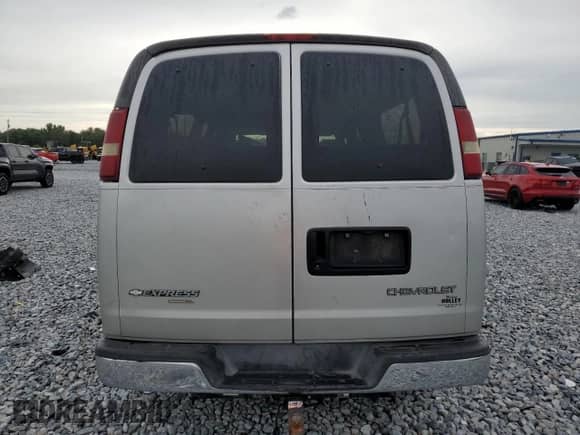 2005 Chevrolet Express Passenger with VIN 1GAHG39UX51134790, listed as a Copart auction lot 80667005 with 241,499 mi miles and Salvage title. Bid and sale history available at DreamBid. Image 6.