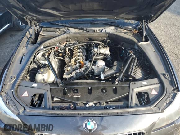 2015 BMW 5 Series 528i xDrive с VIN WBA5A7C50FD621062, выставлен на аукционе Copart как лот 71746375 с пробегом 85 756 миль миль и Чистый • Clean title. История ставок и продаж доступна на DreamBid. Изображение 11.