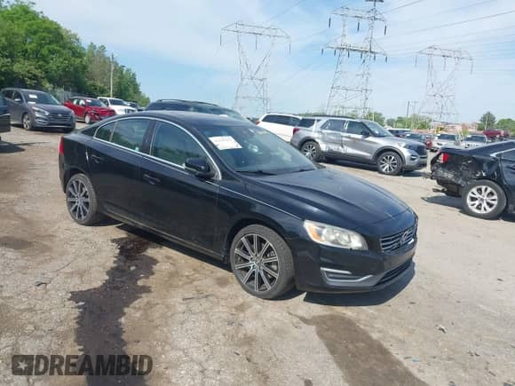 2015 Volvo S60 T5 Premier с VIN YV1612TB0F2301780, выставлен на аукционе IAAI как лот 42229293 с пробегом 104 783 миль миль и . История ставок и продаж доступна на DreamBid. Изображение 1.