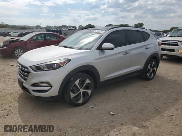 2016 Hyundai Tucson Sport z VIN KM8J33A28GU112606, wystawiony jako Copart lot #84580705 z przebiegiem 137 689 mil mil oraz Czysty tytuł • Clean title. Historia ofert i sprzedaży dostępna na DreamBid. Obrazek 1.