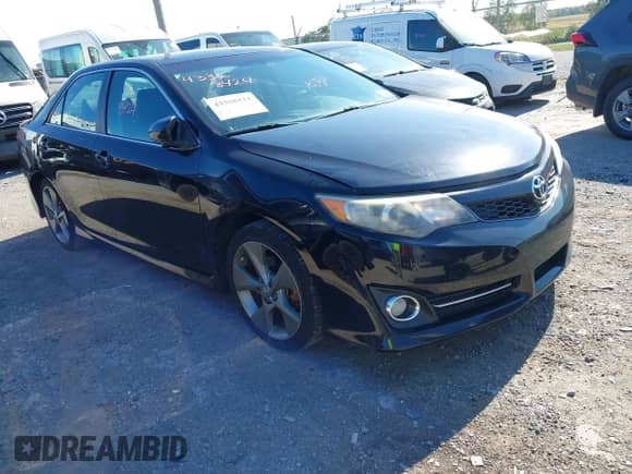 2014 Toyota Camry SE Sport with VIN 4T1BF1FK0EU320324, listed as a IAAI auction lot 43368424 with 122,618 mi miles and . Bid and sale history available at DreamBid. Image 1.