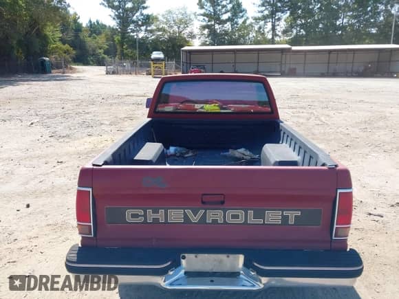 1992 Chevrolet S-10 z VIN 1GCCS14R2N8141022, wystawiony jako IAAI lot #43208907 z przebiegiem 437 760 mil mil oraz . Historia ofert i sprzedaży dostępna na DreamBid. Obrazek 8.