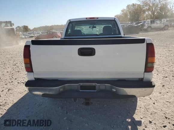 2000 GMC Sierra 1500 SL z VIN 1GTEC14V1YZ312232, wystawiony jako Copart lot #76989834 z przebiegiem 258 360 mil mil oraz Czysty tytuł • Clean title. Historia ofert i sprzedaży dostępna na DreamBid. Obrazek 6.