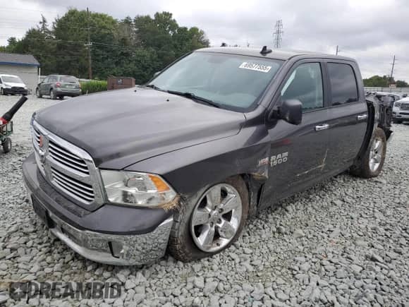 2018 Ram 1500 Big Horn z VIN 3C6RR7LT2JG158517, wystawiony jako Copart lot #69577555 z przebiegiem 84 954 mil mil oraz Szkoda całkowita • Salvage title. Historia ofert i sprzedaży dostępna na DreamBid. Obrazek 1.