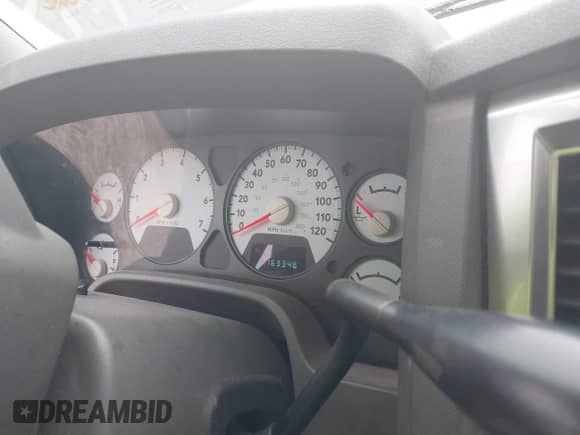 2007 Dodge 1500 SLT z VIN 3D7KR19D17G809058, wystawiony jako IAAI lot #41558278 z przebiegiem 163 346 mil mil oraz . Historia ofert i sprzedaży dostępna na DreamBid. Obrazek 7.