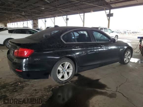 2012 BMW 5 Series 528i xDrive с VIN WBAXH5C57CDW07020, выставлен на аукционе Copart как лот 84280465 с пробегом 131 910 миль миль и Чистый • Clean title. История ставок и продаж доступна на DreamBid. Изображение 3.
