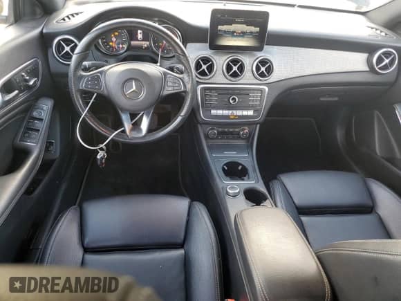 2019 Mercedes-Benz CLA 250 с VIN WDDSJ4EB6KN705372, выставлен на аукционе Copart как лот 82204315 с пробегом 72 631 миль миль и Списание • Salvage title. История ставок и продаж доступна на DreamBid. Изображение 8.