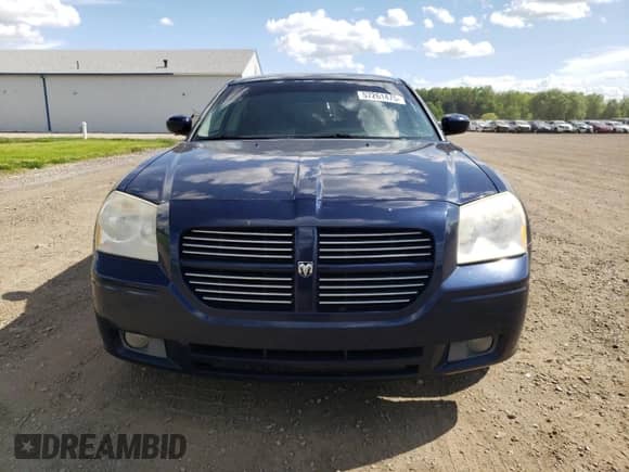 2005 Dodge Magnum SXT with VIN 2D4GZ48V05H688812, listed as a Copart auction lot 57261475 with 146,633 mi miles and Salvage title. Bid and sale history available at DreamBid. Image 5.