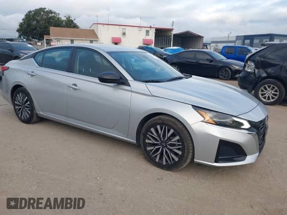 2024 Nissan Altima SV with VIN 1N4BL4DV4RN302829, listed as a IAAI auction lot 43424214 with 40,123 mi miles and . Bid and sale history available at DreamBid. Image 1.