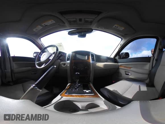 2008 Jeep Grand Cherokee Limited z VIN 1J8HR58228C192147, wystawiony jako IAAI lot #42731947 z przebiegiem 139 742 mil mil oraz . Historia ofert i sprzedaży dostępna na DreamBid. Obrazek 18.