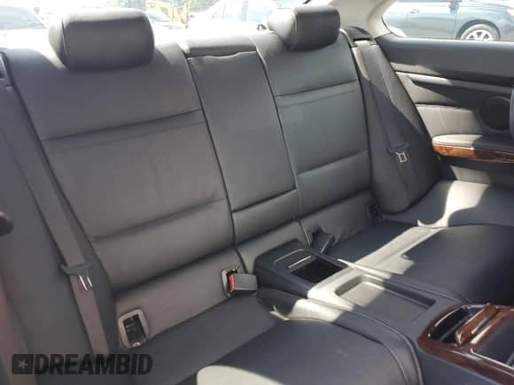 2010 BMW 3 Series 328i z VIN WBAWB3C50AP481743, wystawiony jako Copart lot #70067105 z przebiegiem 129 340 mil mil oraz Szkoda całkowita • Salvage title. Historia ofert i sprzedaży dostępna na DreamBid. Obrazek 10.