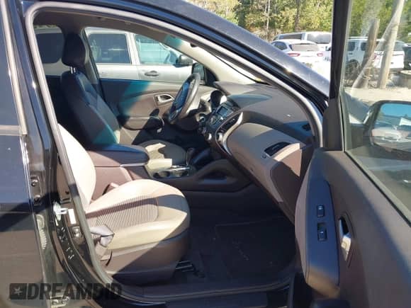 2013 Hyundai Tucson GLS z VIN KM8JUCAC7DU582286, wystawiony jako IAAI lot #43255238 z przebiegiem 165 637 mil mil oraz . Historia ofert i sprzedaży dostępna na DreamBid. Obrazek 5.