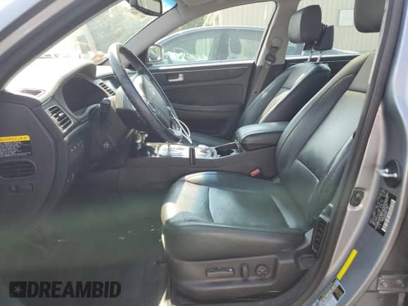 2013 Hyundai Genesis R-Spec z VIN KMHGC4DHXDU255679, wystawiony jako Copart lot #59113824 z przebiegiem 127 663 mil mil oraz Szkoda całkowita • Salvage title. Historia ofert i sprzedaży dostępna na DreamBid. Obrazek 7.