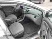 2015 Hyundai Elantra SE z VIN 5NPDH4AE1FH605054, wystawiony jako IAAI lot #43516615 z przebiegiem 102 368 mil mil oraz . Historia ofert i sprzedaży dostępna na DreamBid. Obrazek 5.