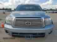 2013 Toyota Tundra Platinum с VIN 5TFFY5F10DX145553, выставлен на аукционе Copart как лот 82311405 с пробегом 142 592 миль миль и Списание • Salvage title. История ставок и продаж доступна на DreamBid. Изображение 5.