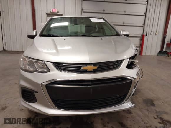 2018 Chevrolet Sonic Premier z VIN 1G1JF5SB6J4136215, wystawiony jako IAAI lot #43298299 z przebiegiem 114 910 mil mil oraz . Historia ofert i sprzedaży dostępna na DreamBid. Obrazek 13.