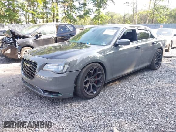 2019 Chrysler 300 S с VIN 2C3CCABG6KH639085, выставлен на аукционе IAAI как лот 42794818 с пробегом 109 802 миль миль и . История ставок и продаж доступна на DreamBid. Изображение 2.