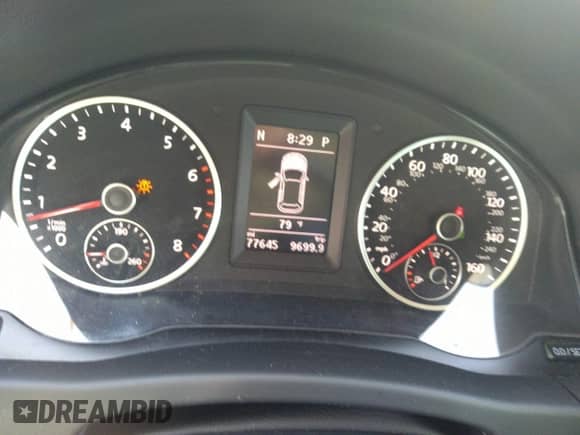 2017 Volkswagen Tiguan Wolfsburg Edition z VIN WVGRV7AXXHW509109, wystawiony jako IAAI lot #42477386 z przebiegiem 77 645 mil mil oraz . Historia ofert i sprzedaży dostępna na DreamBid. Obrazek 7.