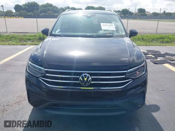2023 Volkswagen Tiguan SE with VIN 3VVNB7AX6PM110211, listed as a IAAI auction lot 42471429 with 31,560 mi miles and . Bid and sale history available at DreamBid. Image 12.